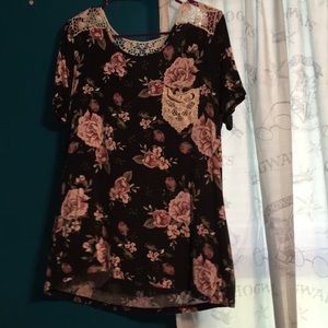 Flowery blouse with crochet back